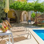 Duje & Mare By Interhome